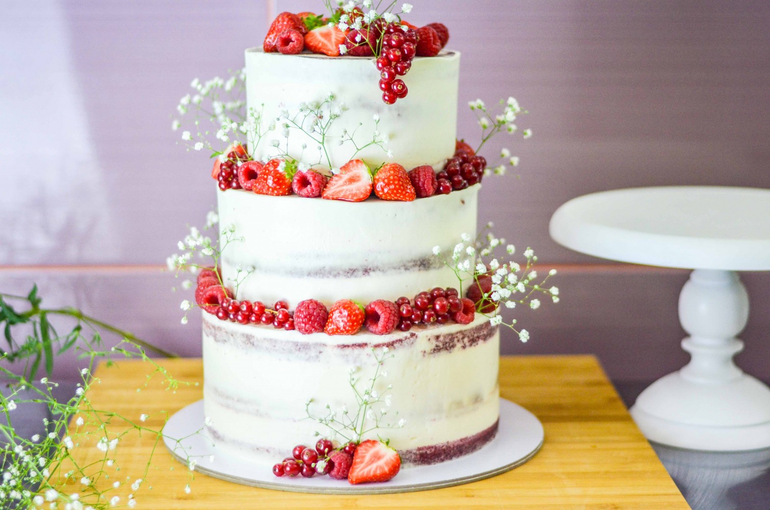 Свадебный с ягодным декором